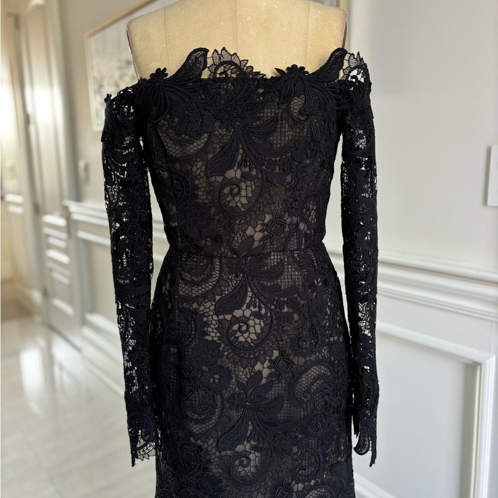 NWOT Oscar de la Renta Black Off The Shoulder Corded Scroll Guipure Lace Gown - Picture 3 of 8